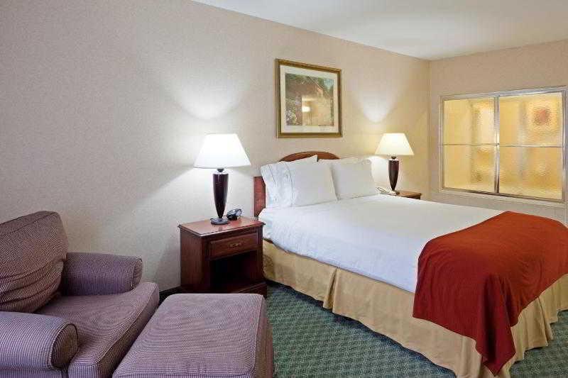 Keene Elm City Hotel, Ascend Hotel Collection Номер фото